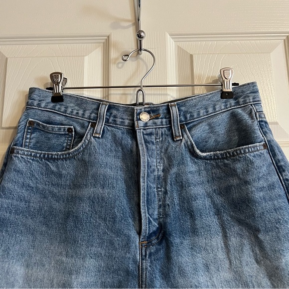 Aritzia Denim Forum Yoko High Rise Mid Thigh Cut-Off Denim Shorts - Size 29 - Picture 5 of 16